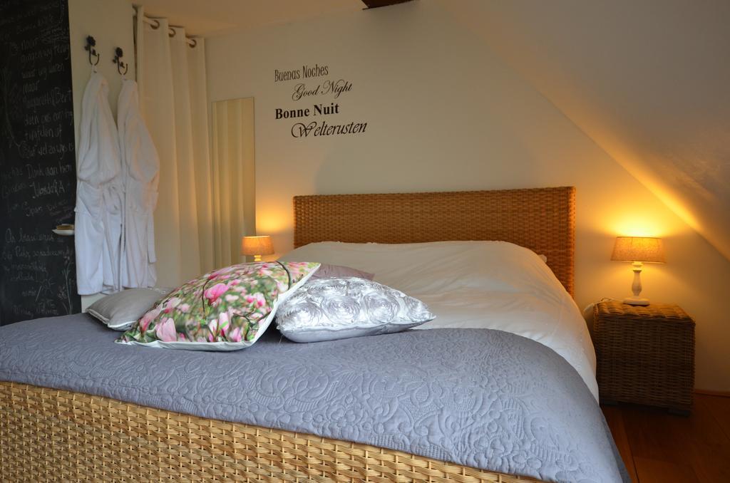 Bed and Breakfast Bloemenhoeve Birdaard Zimmer foto