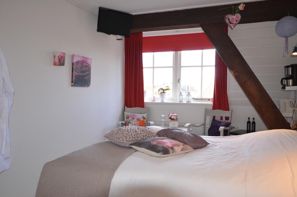 Bed and Breakfast Bloemenhoeve Birdaard Exterior foto