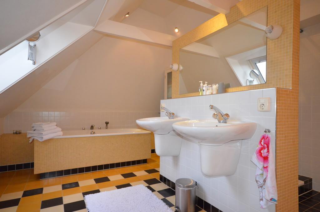 Bed and Breakfast Bloemenhoeve Birdaard Exterior foto